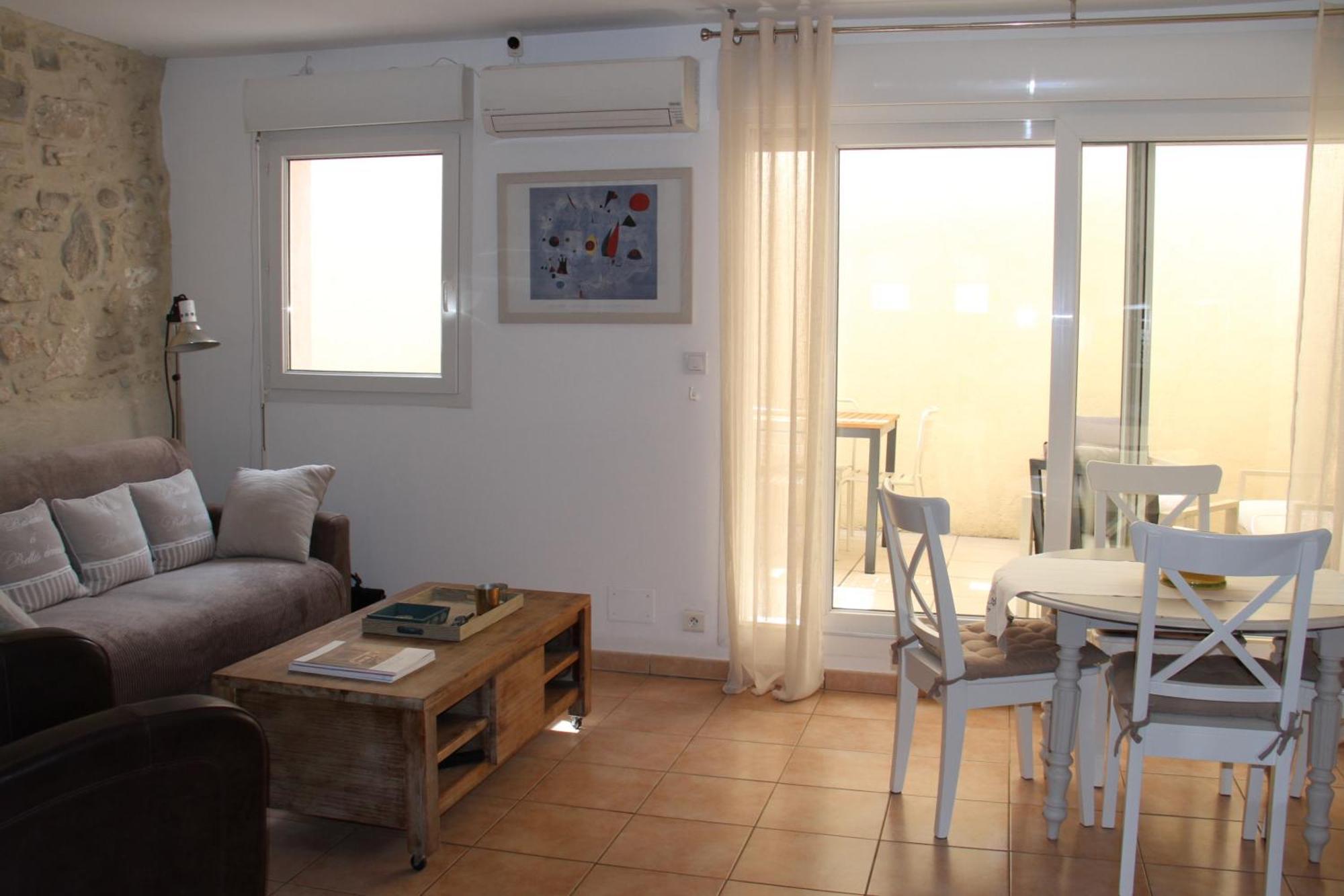 Agreable Maison De Ville Eyragues Экстерьер фото